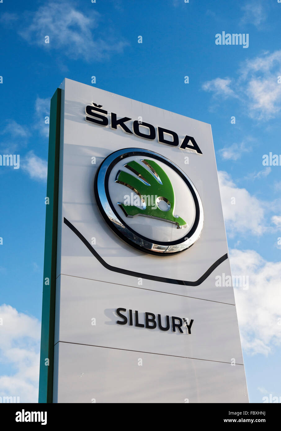 Skoda e segno distintivo al concessionario a Cramlington, Northumberland. Foto Stock