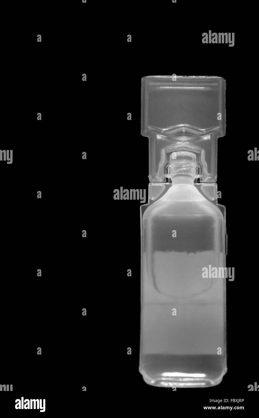 Ampolla di plastica (soluzione di NaCl) Foto Stock