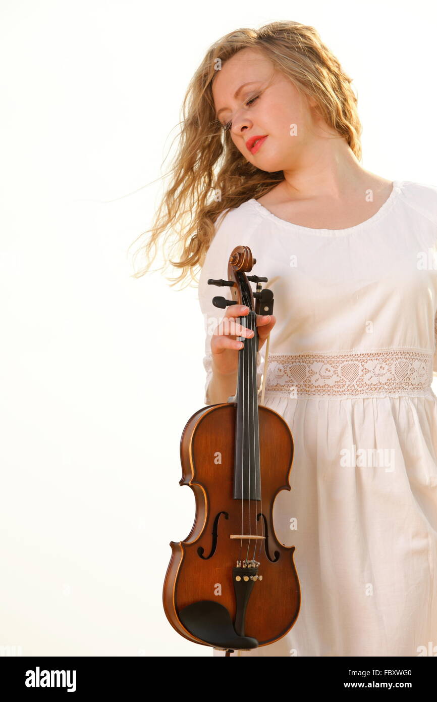 Violino romantico immagini e fotografie stock ad alta risoluzione - Alamy