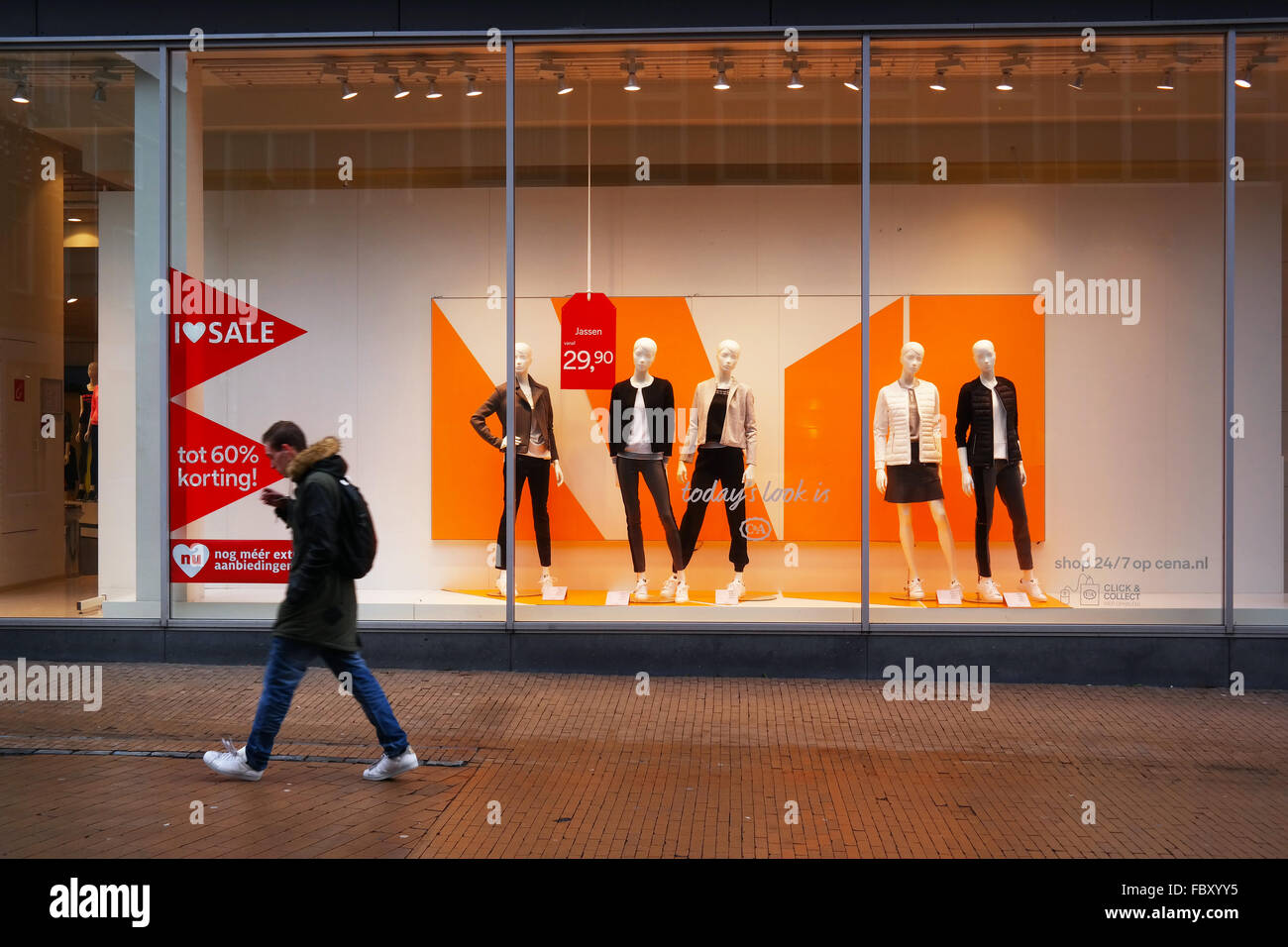 Vetrina di un ramo di C&un abbigliamento fashion store, a Groningen Foto Stock