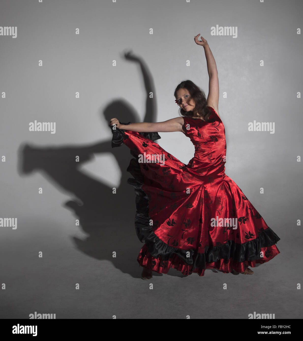 Giovane donna ballare Flamenco Foto Stock