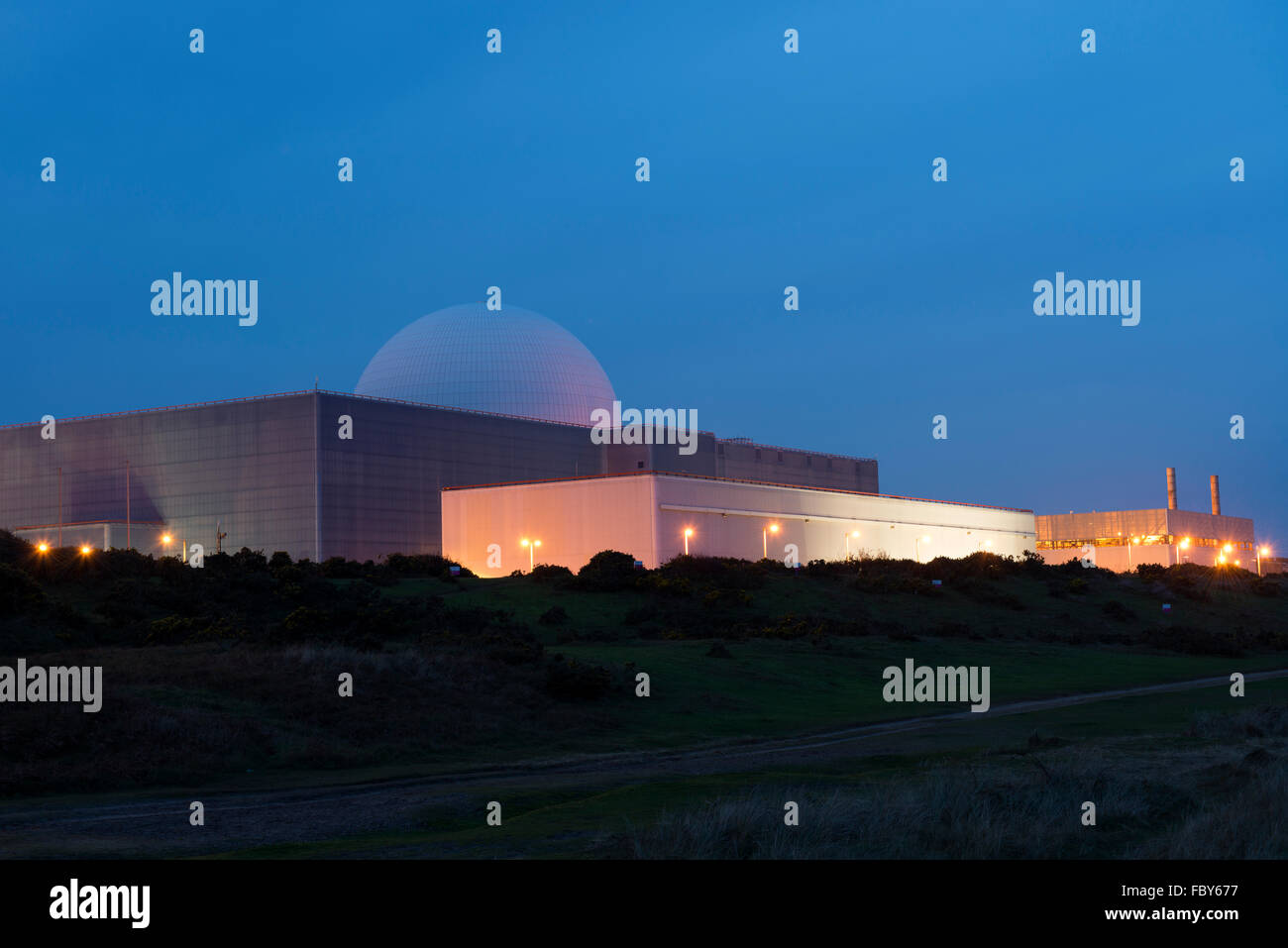 Sizewell B, il Regno Unito il primo ed unico reattore pressurizzato (PWR) centrale nucleare Suffolk in Inghilterra Foto Stock Sizewell B, il Regno Unito il primo ed unico reattore pressurizzato (PWR) centrale nucleare Suffolk in Inghilterra Foto Stock