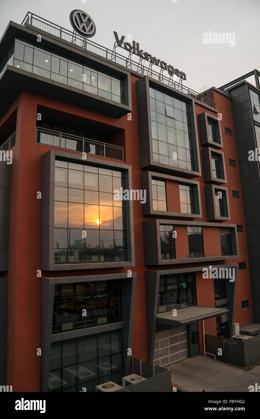 Tramonto riflesso nelle finestre di Volkswagen di Cina la sede centrale Foto Stock