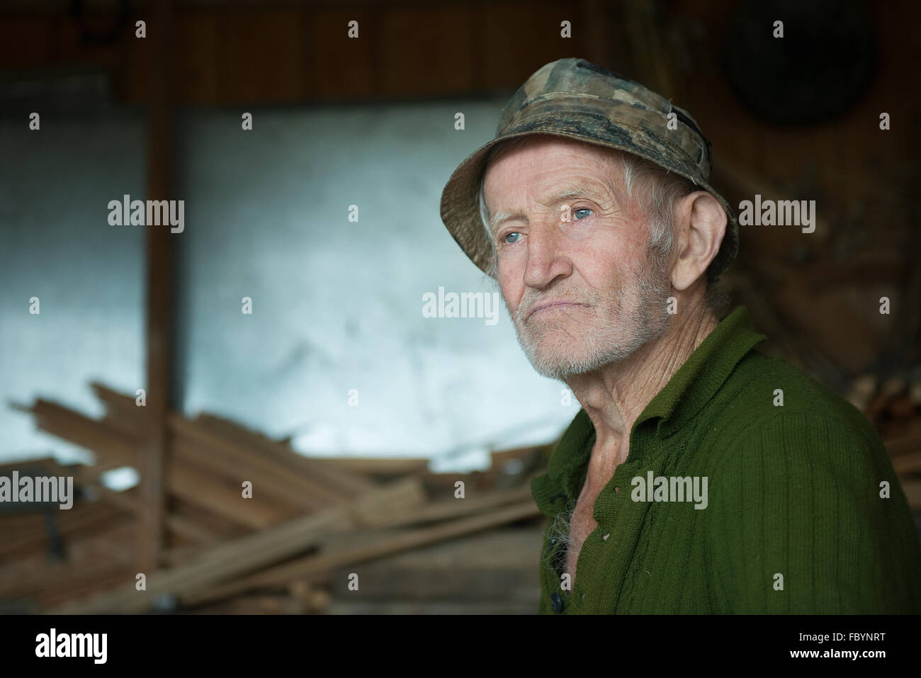 Ritratto di un uomo anziano dal distretto di Maramures Foto Stock