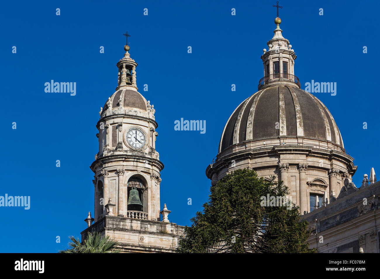 La famosa cattedrale di Sant'Agata, Catania, sull'isola di Sicilia, costruito nel XI secolo Foto Stock