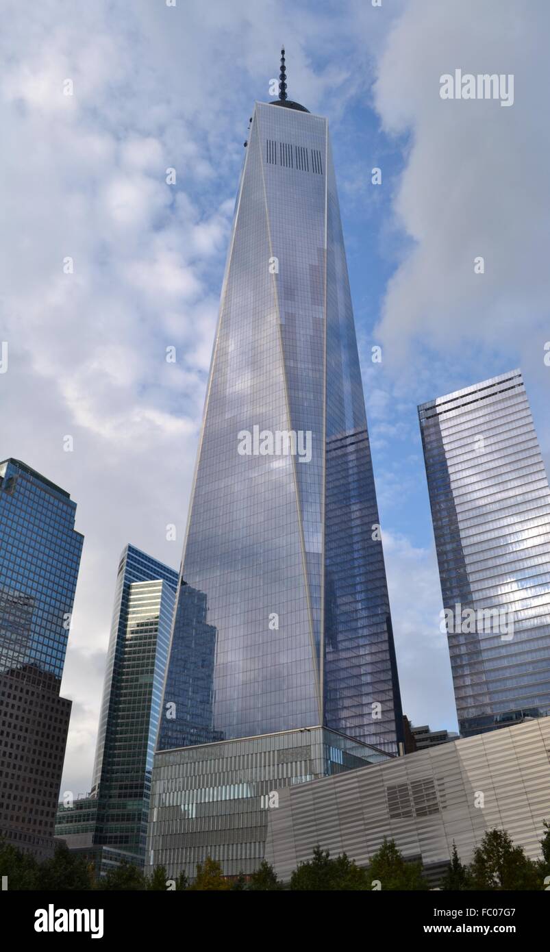 La Freedom Tower presso il World Trade Centre spicca lo skyline del centro cittadino di Manhattan. Foto Stock