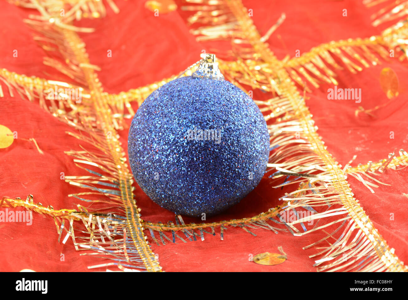 Natale sfondo blu con il nuovo anno la sfera Foto Stock