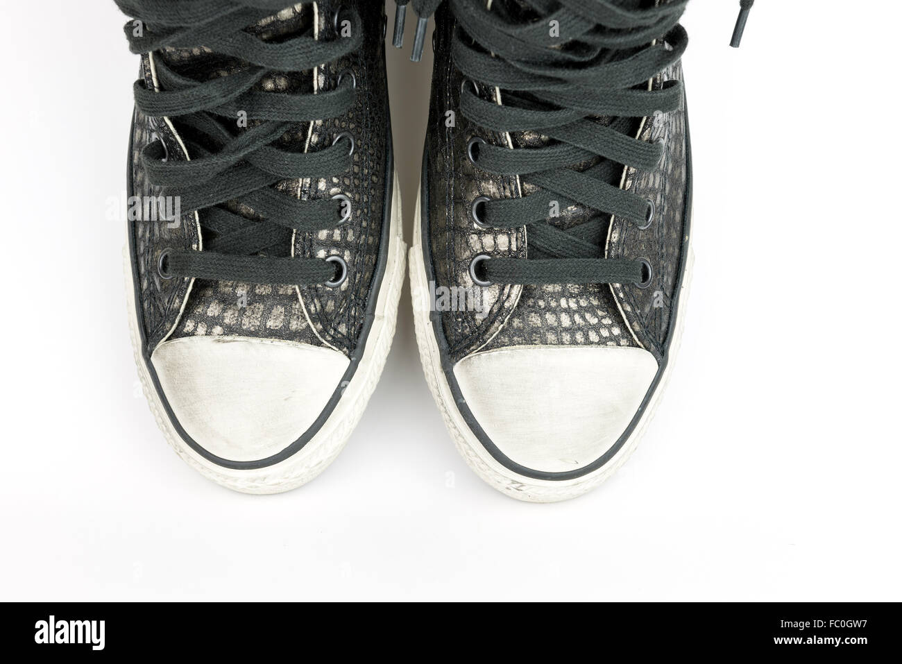 Scarpe vintage, coccodrillo nero in pelle di isolare lo sfondo bianco, stivali Foto Stock