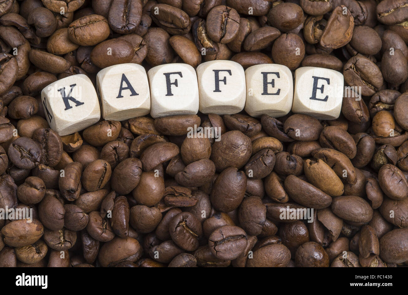 I chicchi di caffè con lettere Foto Stock