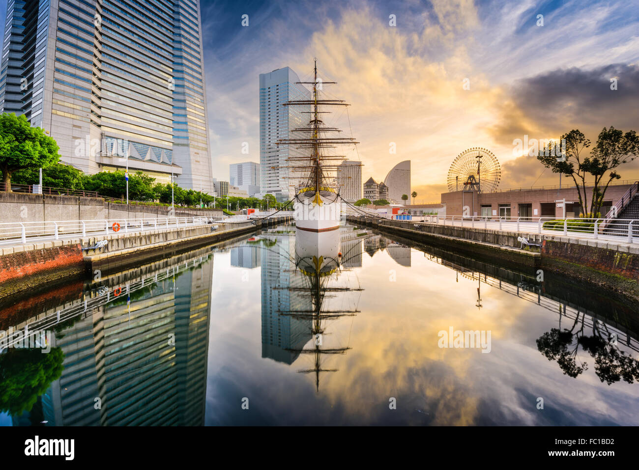 Yokohama, Giappone paesaggio urbano di Minato-mirai distretto. Foto Stock Yokohama, Giappone paesaggio urbano di Minato-mirai distretto. Foto Stock