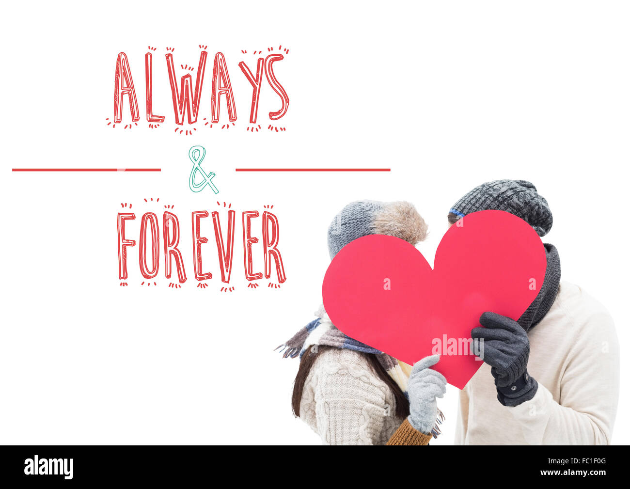 Immagine composita di attraente coppia giovane in vestiti caldi holding cuore rosso Foto Stock