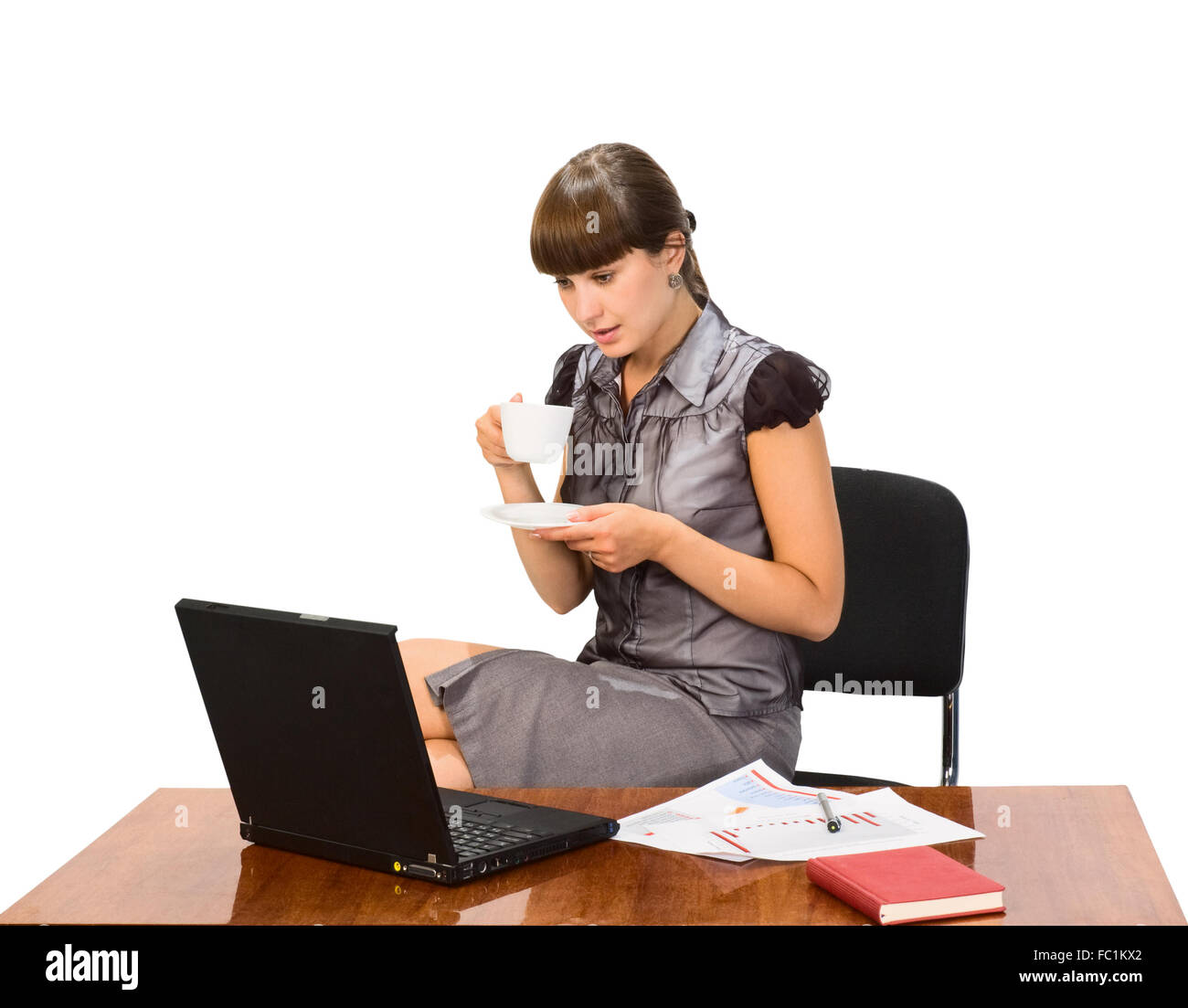 Imprenditrice con tappo di caffè e laptop.isolato su bianco Foto Stock