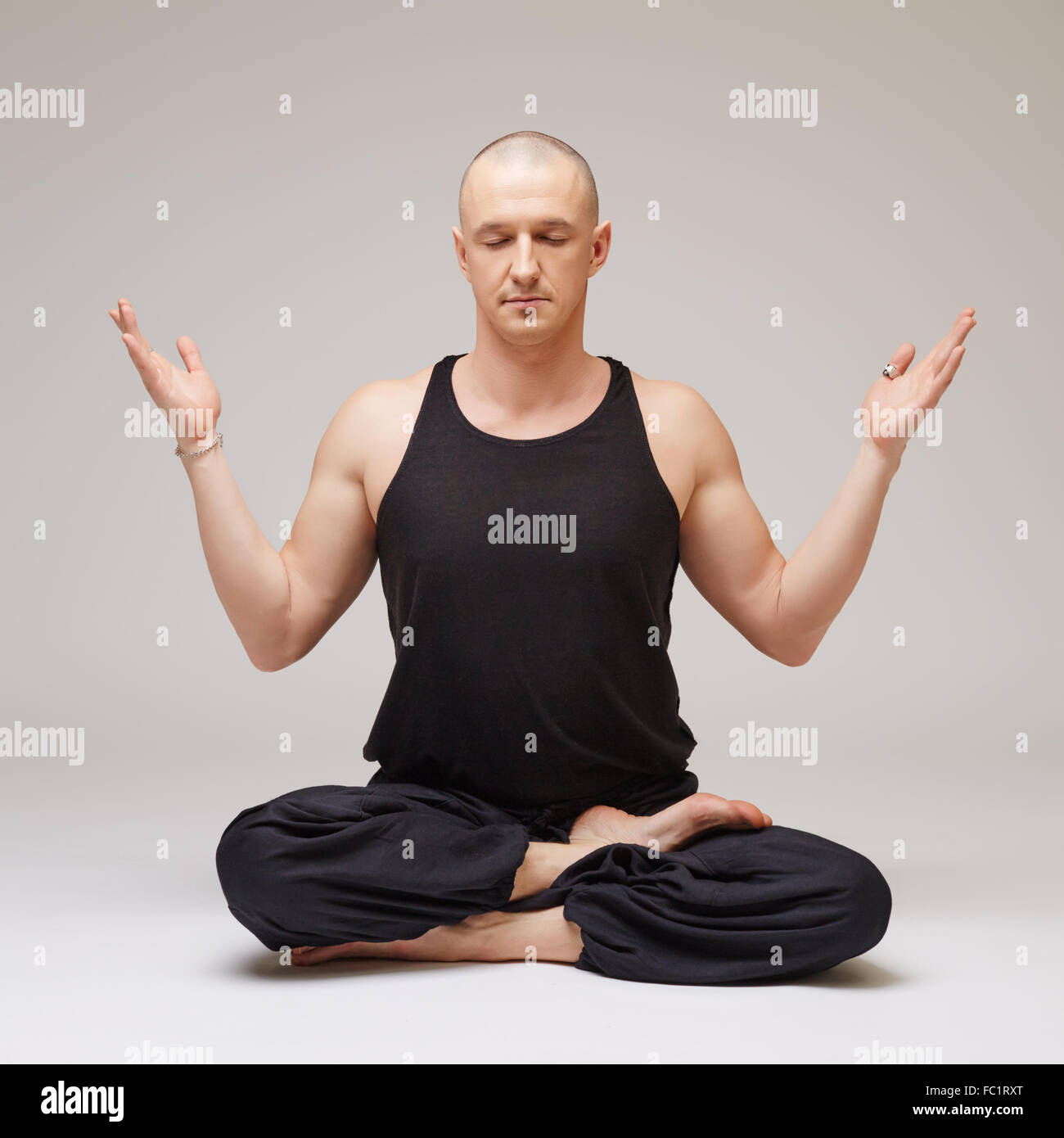 Studio foto di istruttore yoga meditazione Foto Stock