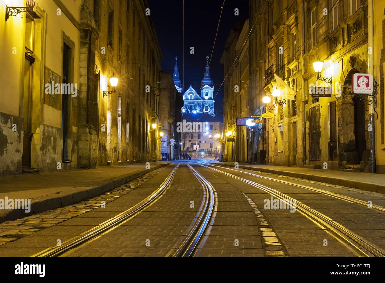 Il tram nella città vecchia di Lviv, Ucraina. Foto Stock Il tram nella città vecchia di Lviv, Ucraina. Foto Stock