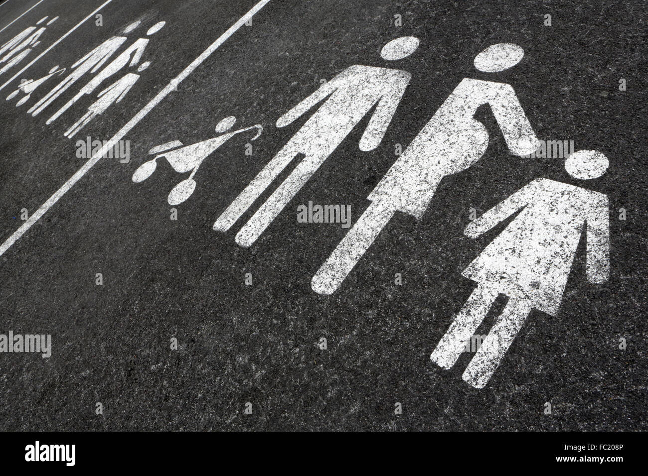 Lo spazio di parcheggio per la grande famiglia. Foto Stock