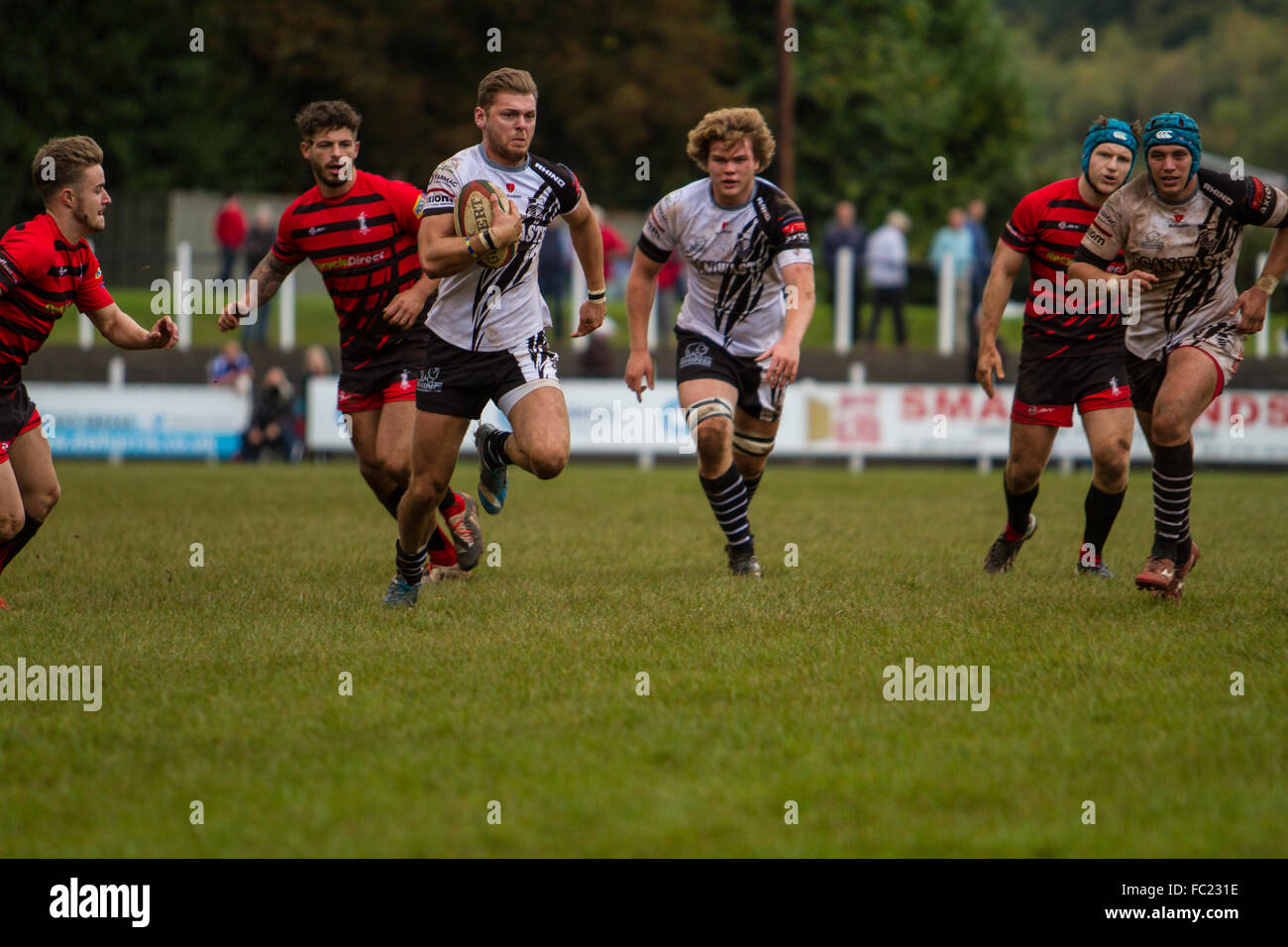 Il Galles, Regno Unito. Il 10 ottobre 2015. Pontypridd RFC giocare Aberavon RFC durante il loro Principato Premiership corrispondono a Sardi R Foto Stock