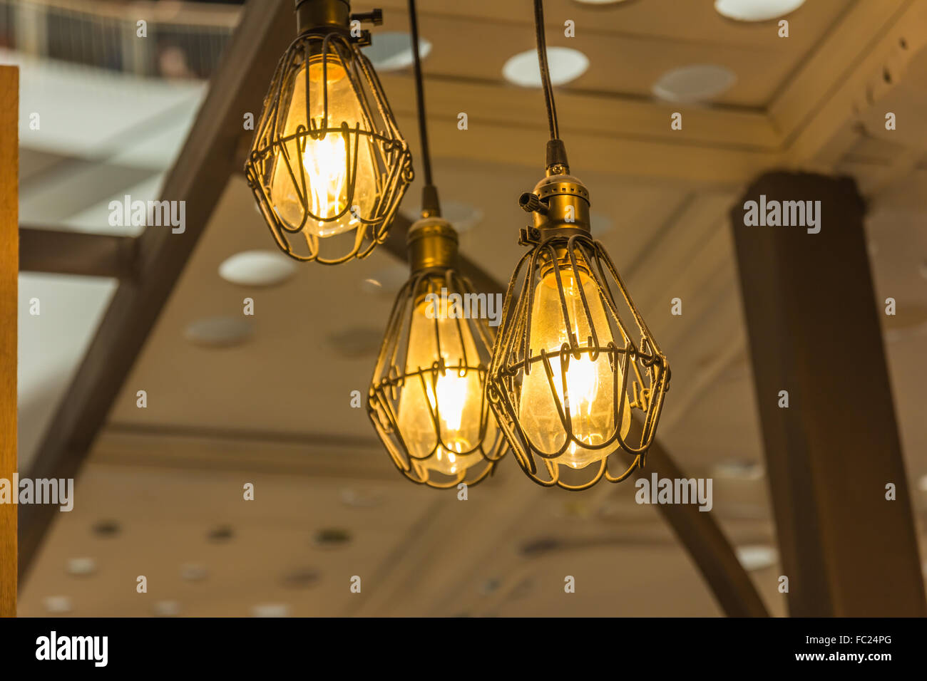 Una lampada di illuminazione con le lampadine in casa Foto Stock