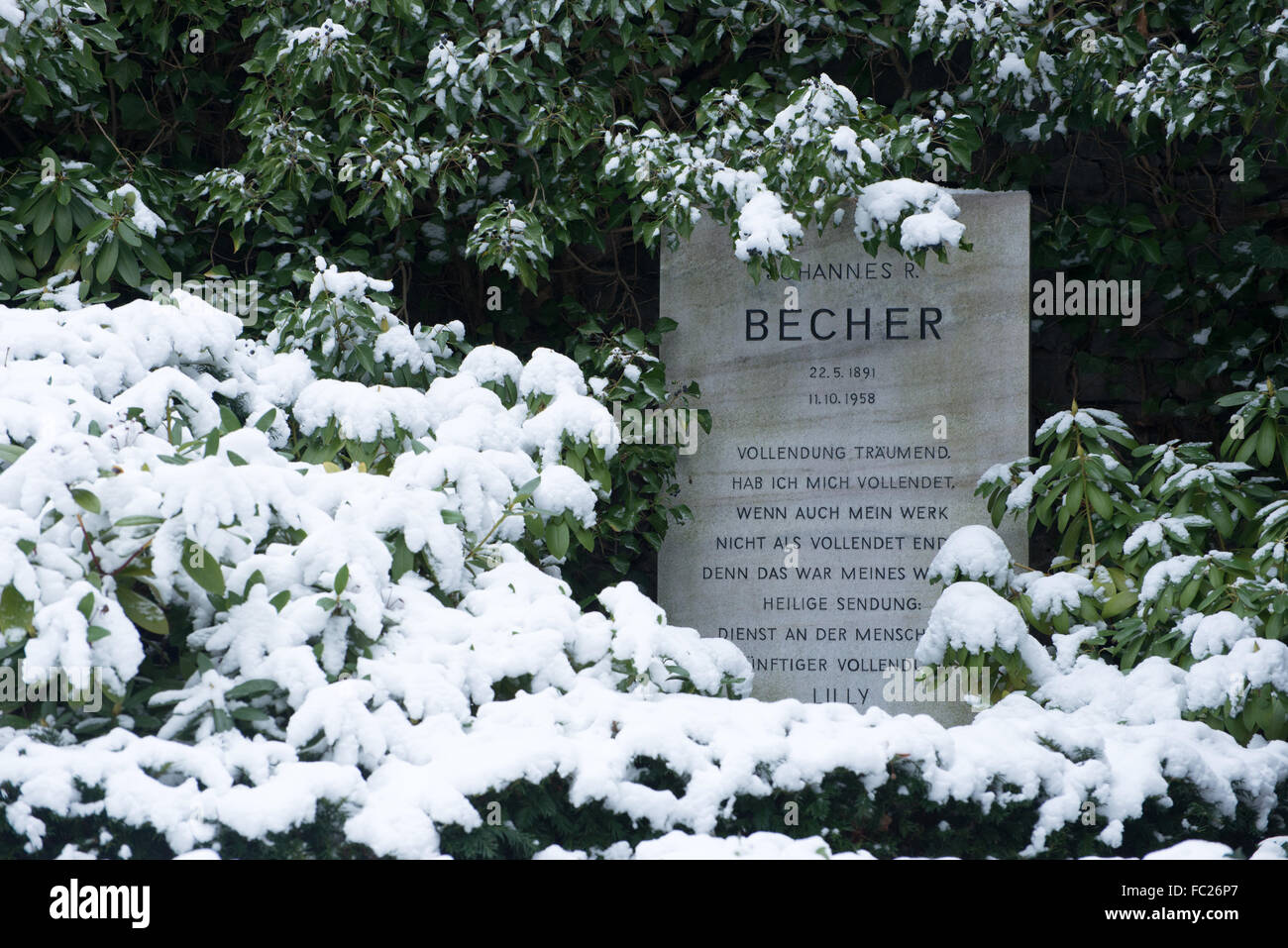 Il cimitero di Dorotheenstadt Berlino, tomba di Johannes R. Becher, Germania Foto Stock