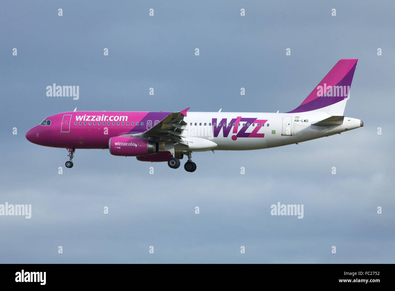 Wizz Air, di un aereo in volo Foto Stock