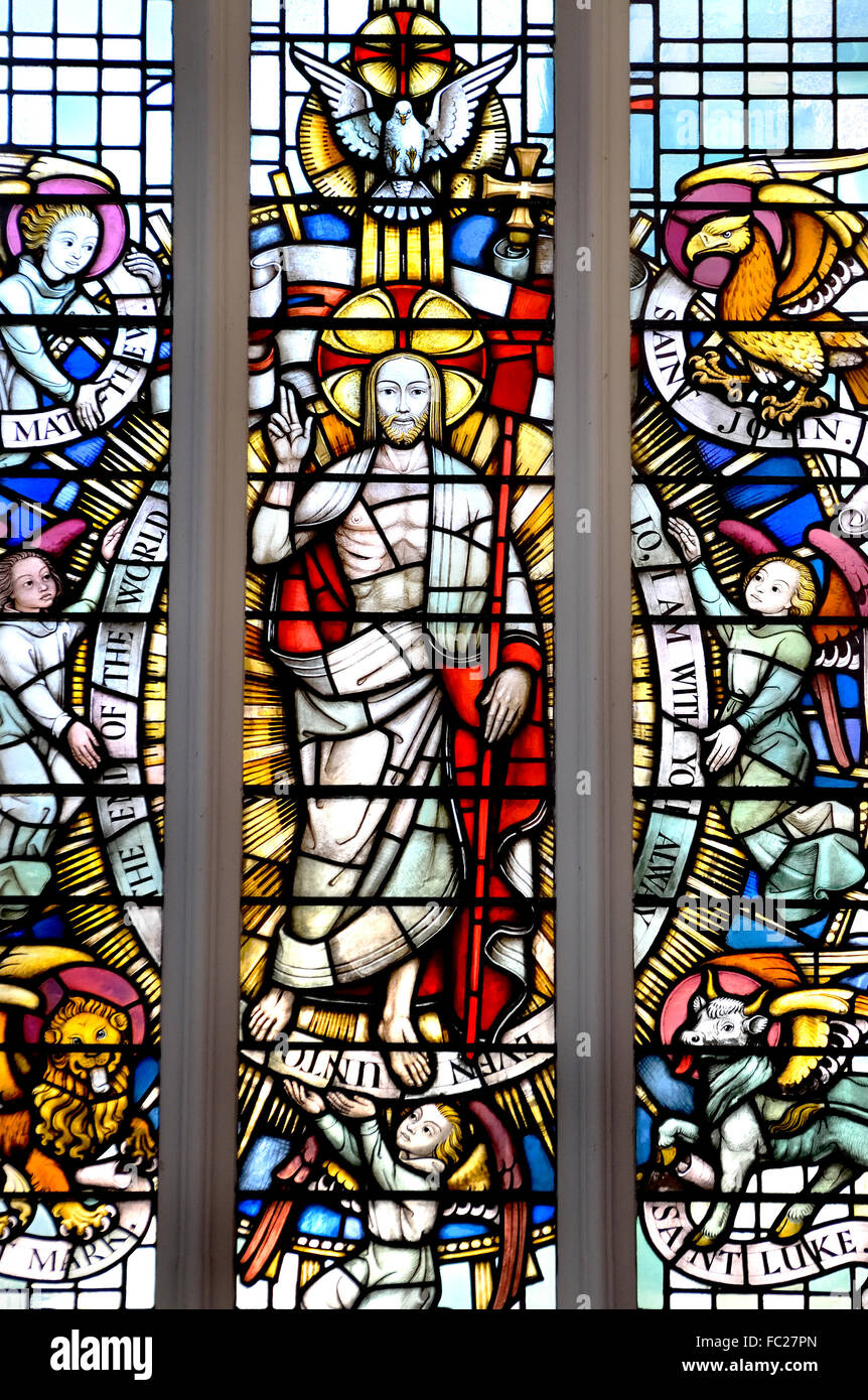 Londra, Inghilterra, Regno Unito. Chiesa di St Mary Aldermary, Watling Street. Finestra di vetro colorato - finestra occidentale da John Crawford Foto Stock