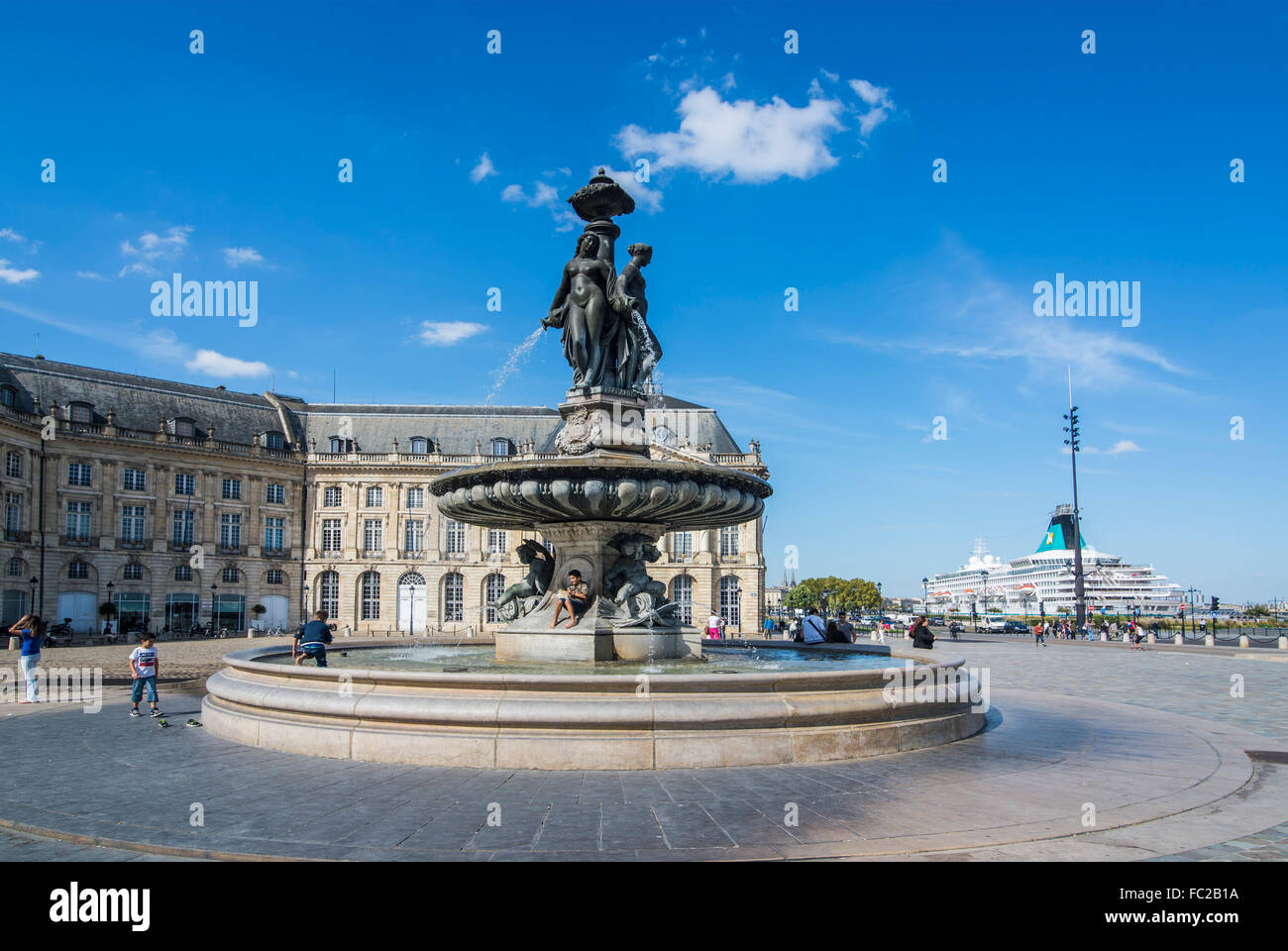 Fontana sulla Place de la Bourse, Bordeaux, Francia Foto Stock