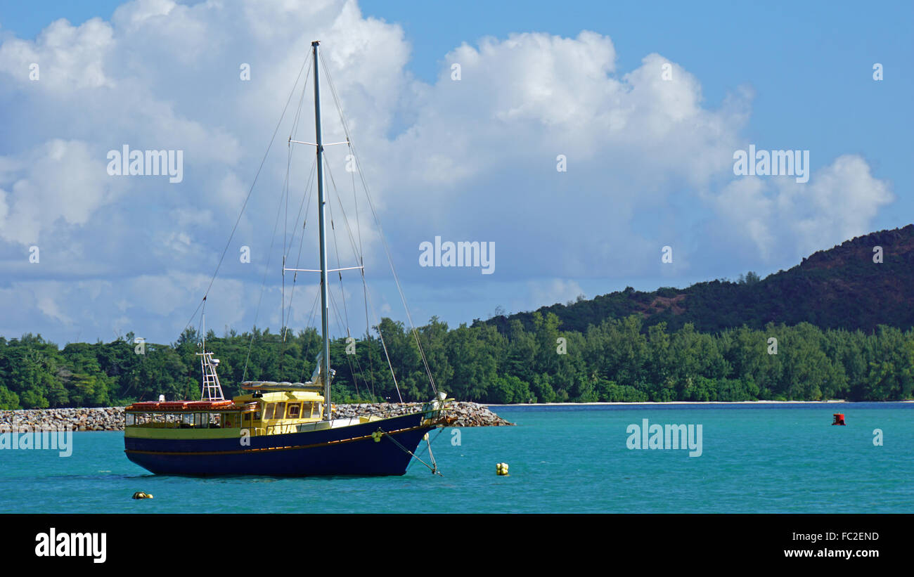 Porto tropicale sull'isola di Praslin Foto Stock