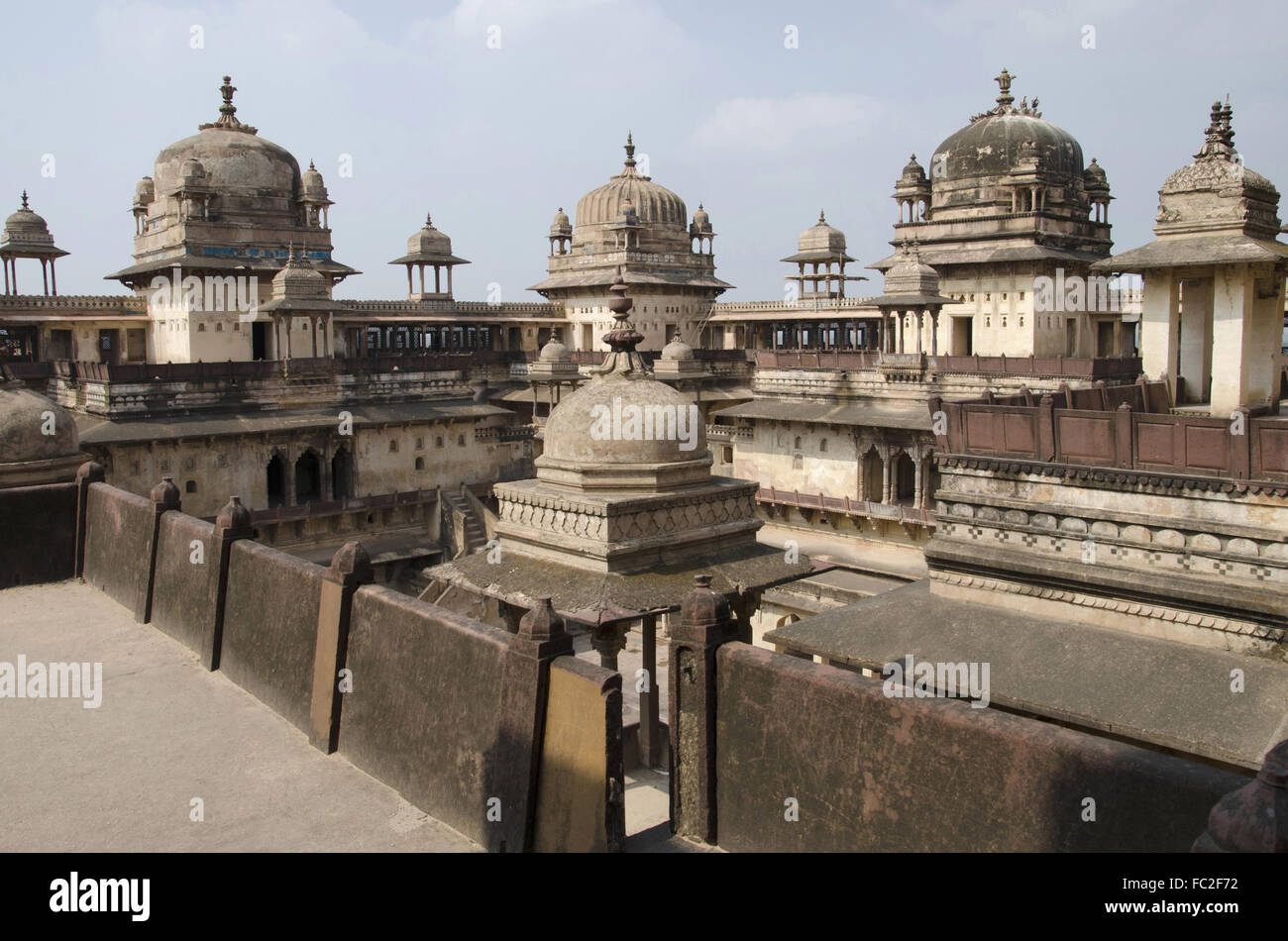 Vista interna del palazzo di Jahangir. Orchha Palace (Fort complesso). Orchha. Il Madhya Pradesh. India Foto Stock