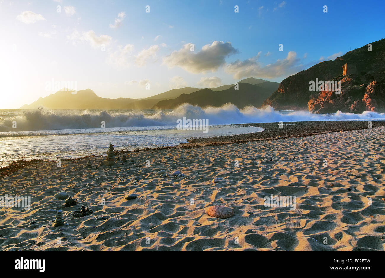 Mare mosso presso la spiaggia di Porto - Corsica Foto Stock