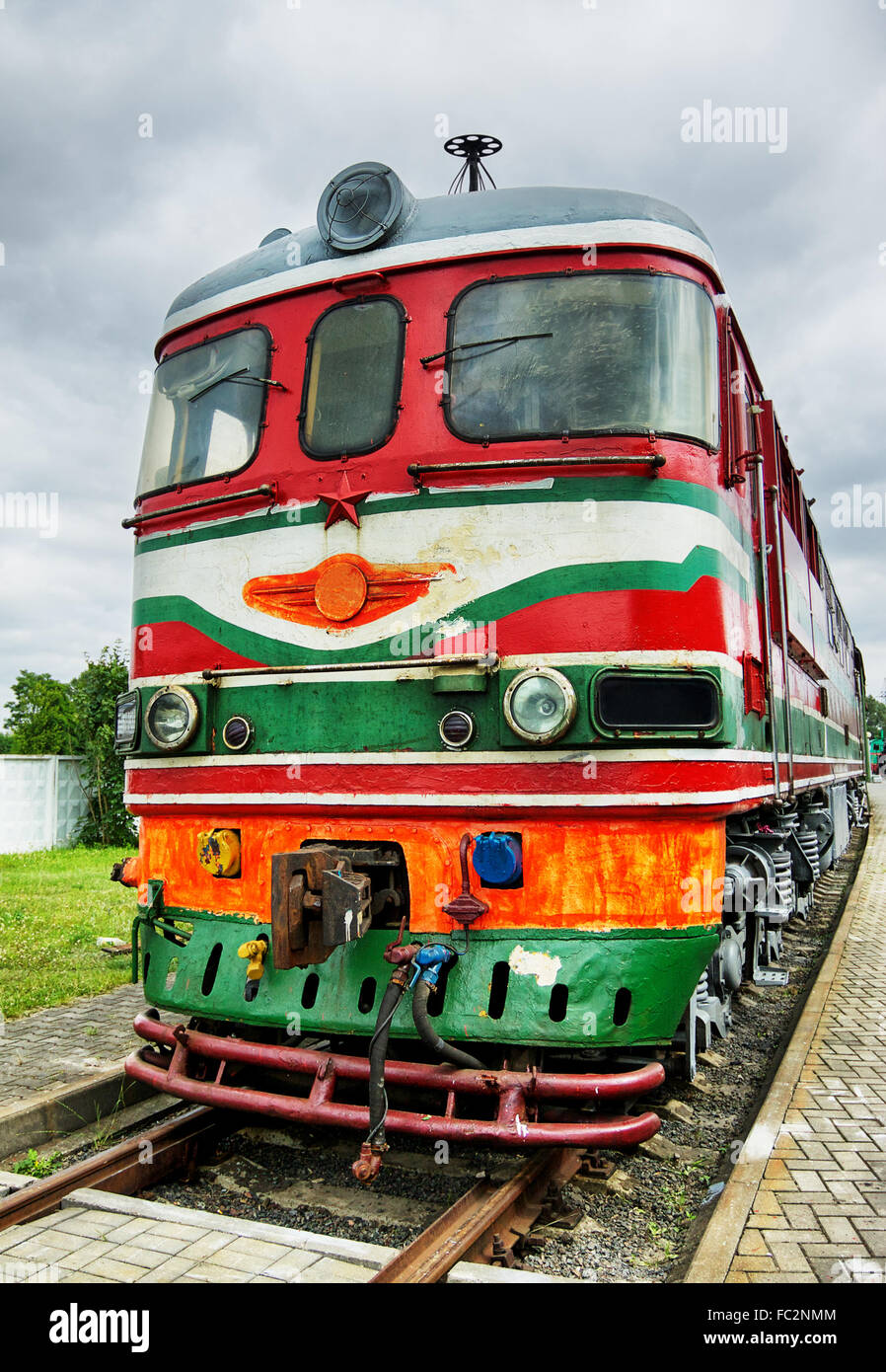 Vintage sovietico locomotiva elettrica a giorno nuvoloso Foto Stock