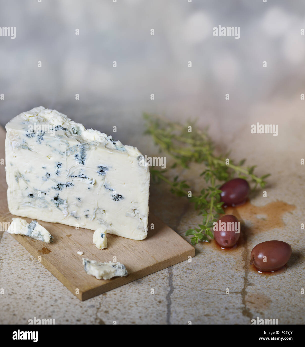 Formaggio blu e olive Foto Stock