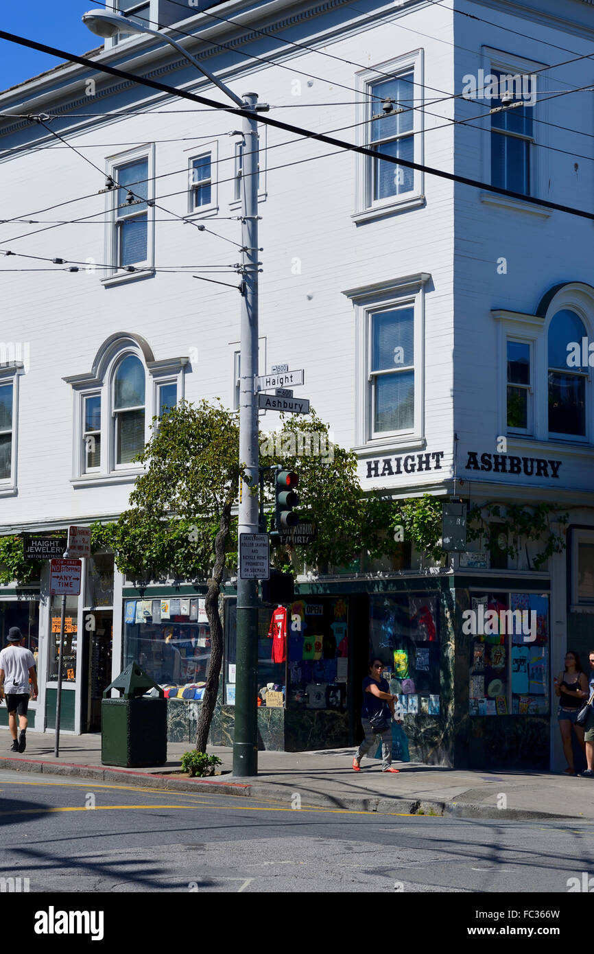 Intersezione di Haight Street e ashbury street in Haight Ashbury del distretto di San Francisco, California, Stati Uniti d'America Foto Stock