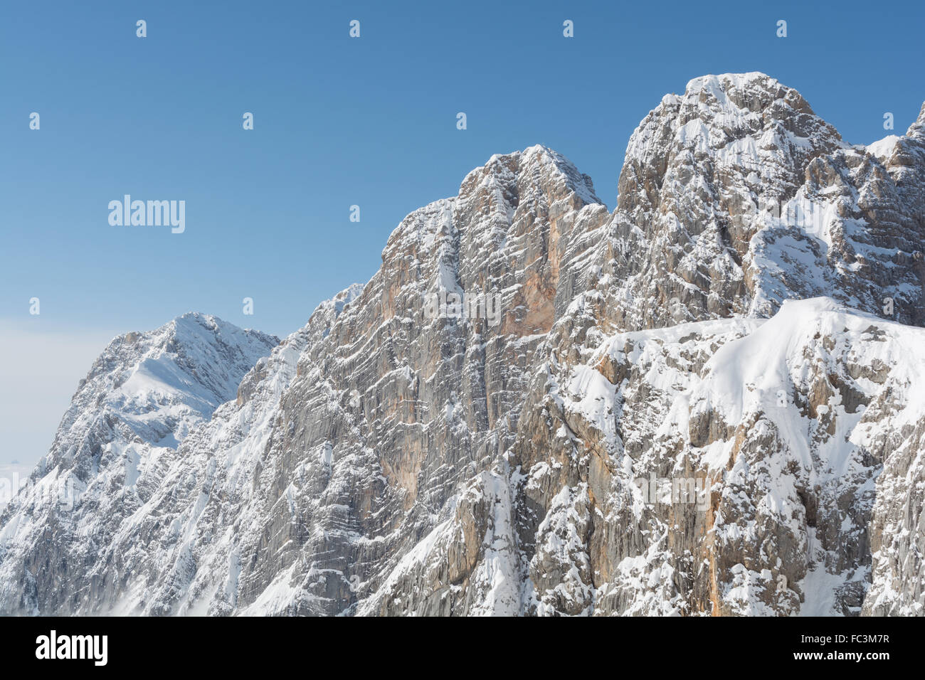 Montagne innevate del massiccio Dachstein Foto Stock
