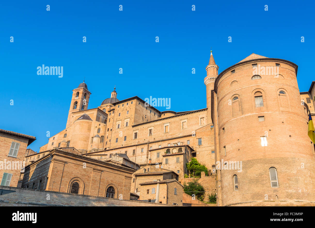 Skyline con Palazzo Ducale di Urbino, Italia. Foto Stock