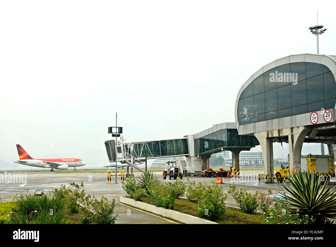 Piano della compagnia Avianca in aeroporto Santos Dumont di Rio de Janeiro in Brasile Foto Stock