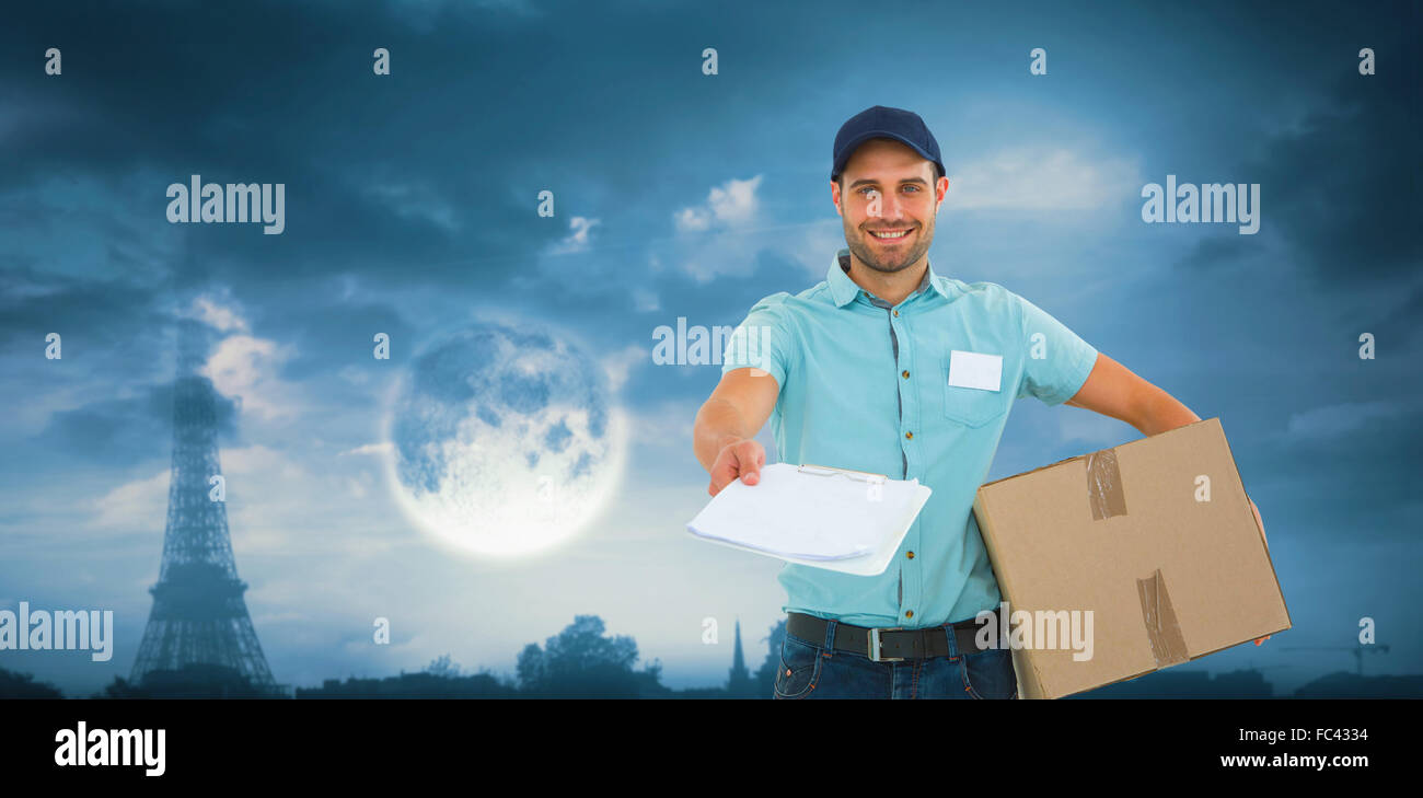 Immagine composita di consegna uomo con pacchetto dando appunti per la firma Foto Stock