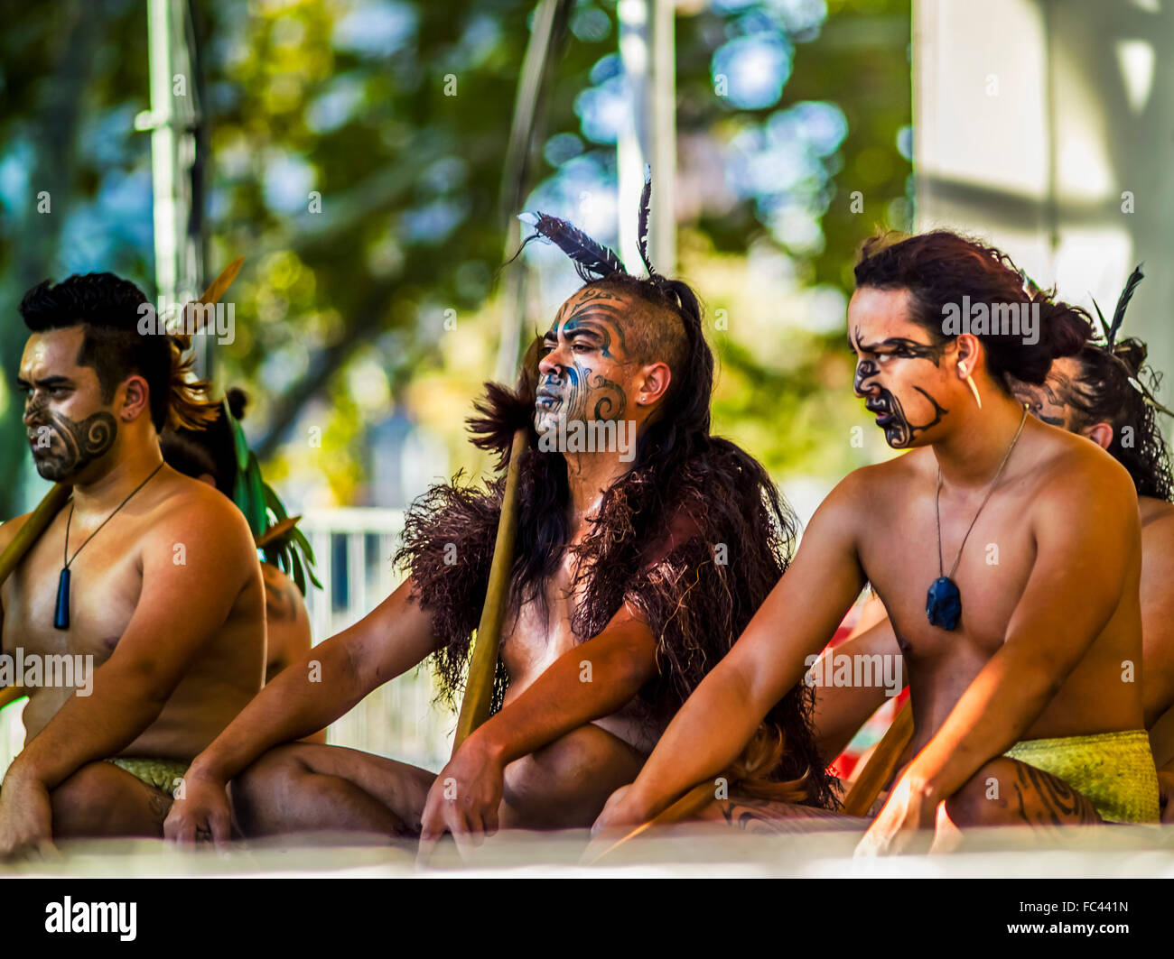 Gli artisti interpreti o esecutori Maori facendo la haka (danza di guerra) al Festival di Melbourne, Australia Foto Stock