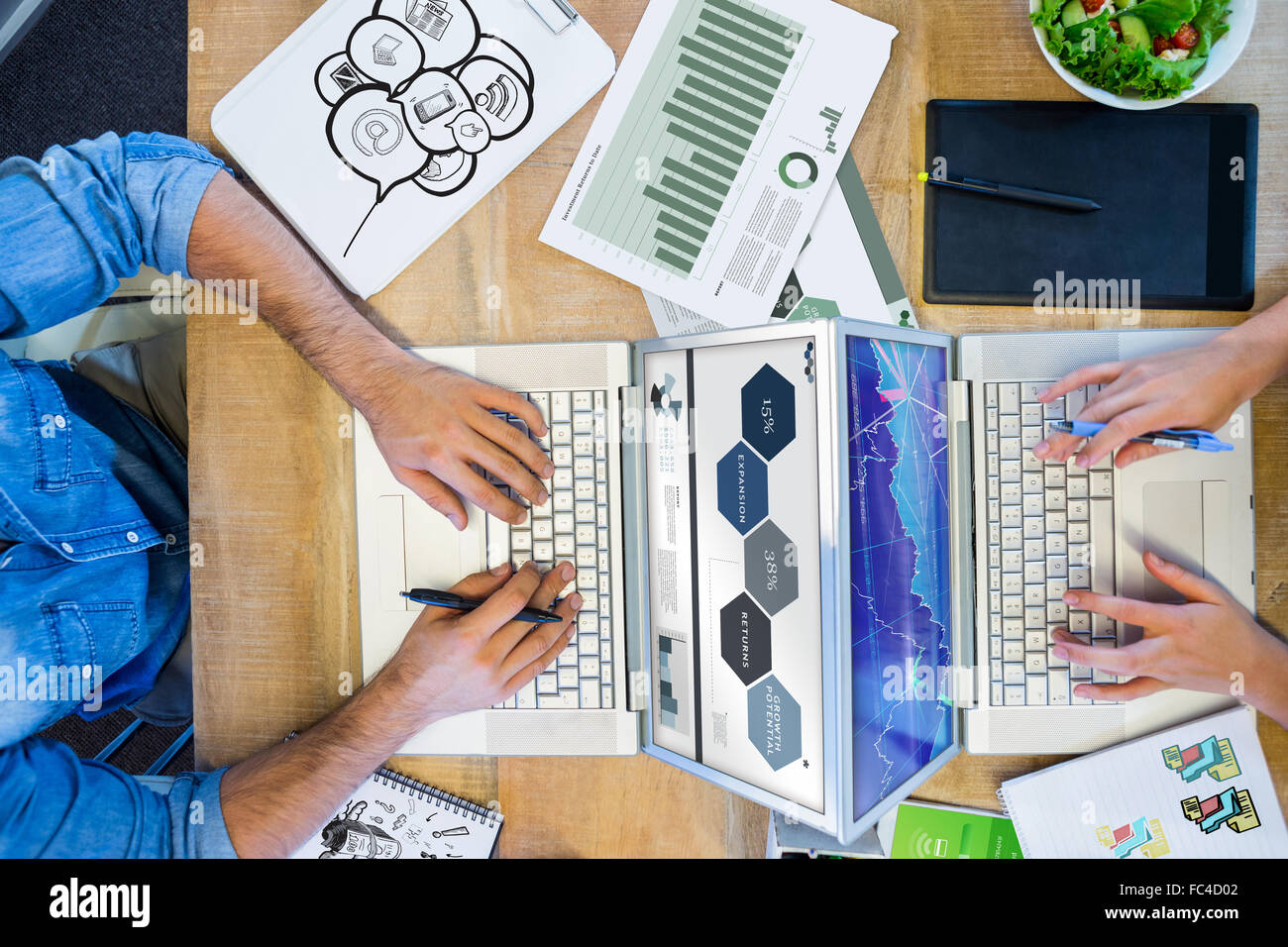 Immagine composita di fumetti con le icone delle app Foto Stock