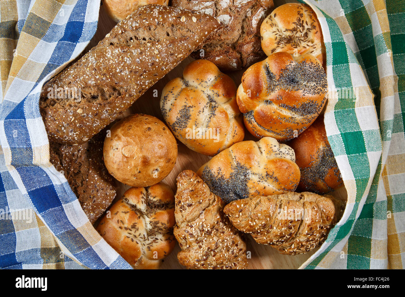Gruppo di diversi tipi di pane e prodotti da forno Foto Stock