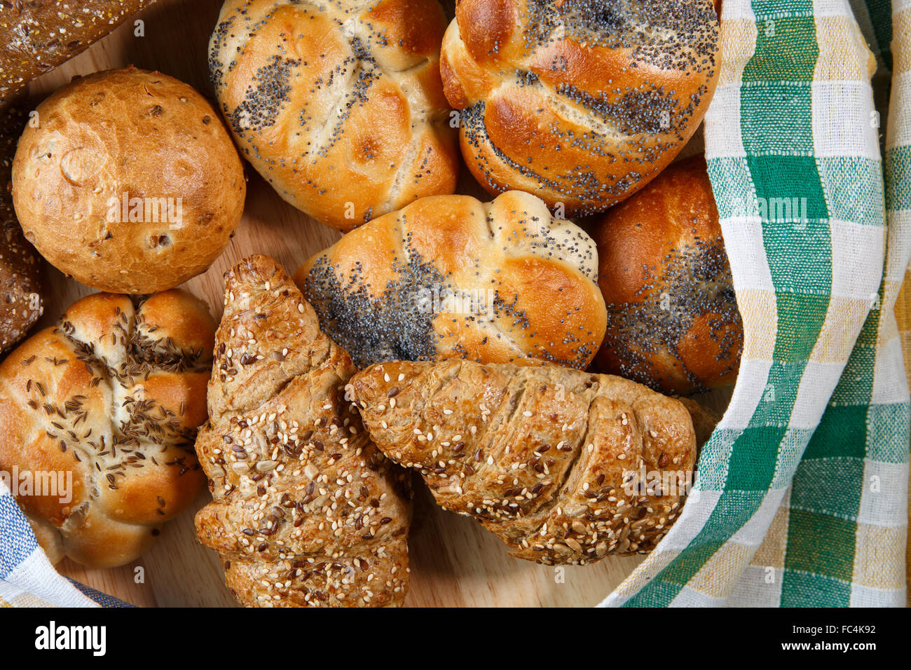 Gruppo di diversi tipi di pane e prodotti da forno Foto Stock