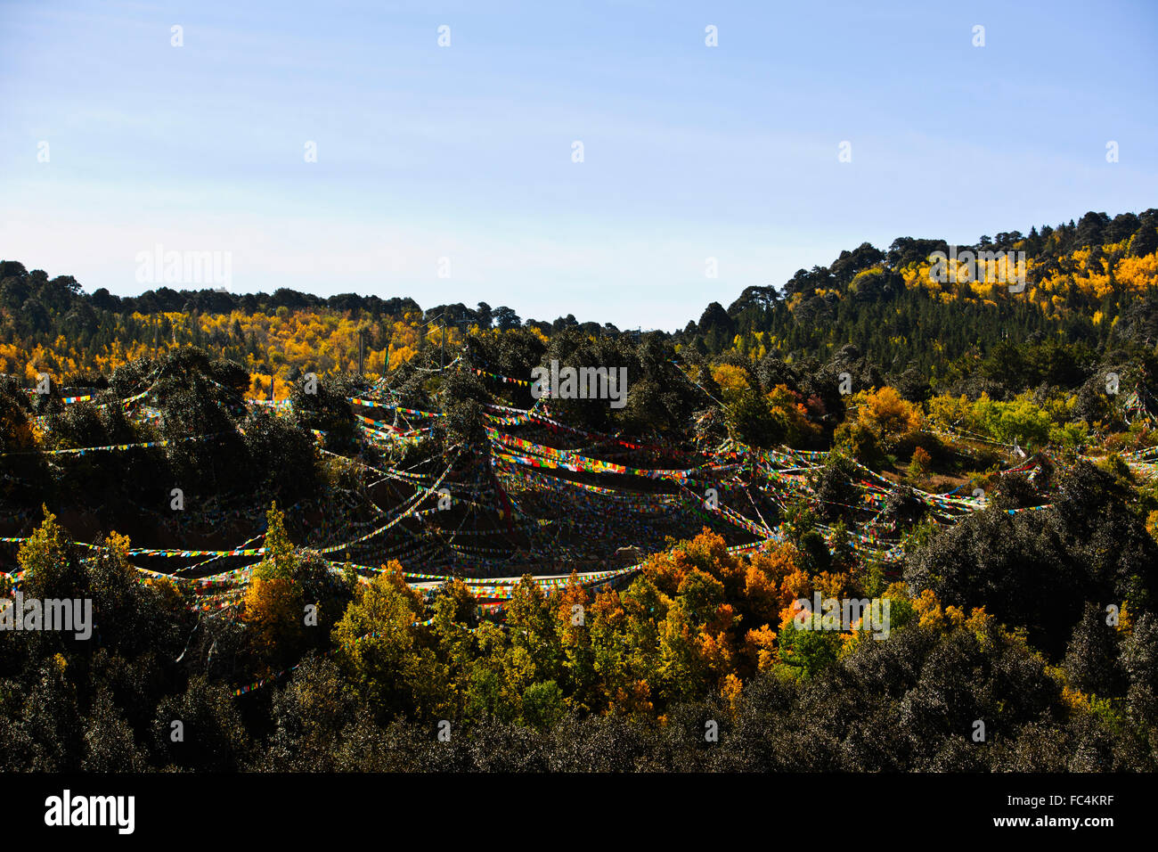 Tempio Feilal ghiacciaio Mingyong,Meili Snow Mountain Range,Santo picco Kawagebo adorato dai tibetani,nella provincia dello Yunnan,PRC,Cina Foto Stock