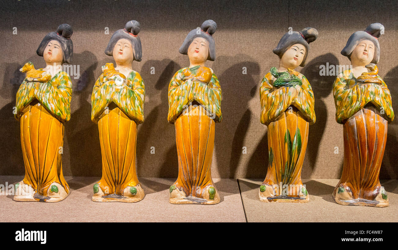 La porcellana statue che rappresentano le varie zodiaco cinese anni animali come anno di ratto, pecore, dragon. Foto Stock