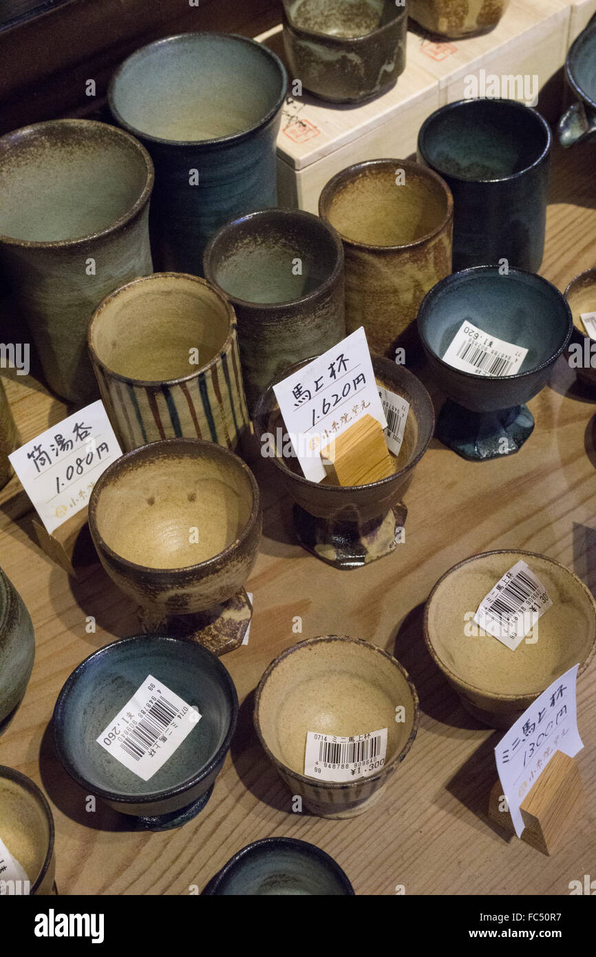 Coppe di sake per la vendita Foto Stock