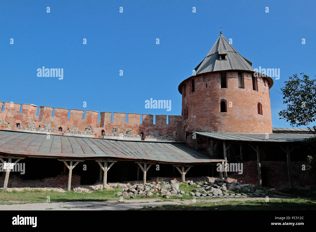 Vista interna delle pareti del Cremlino di Veliky Novgorod Oblast di Novgorod, Russia. Foto Stock