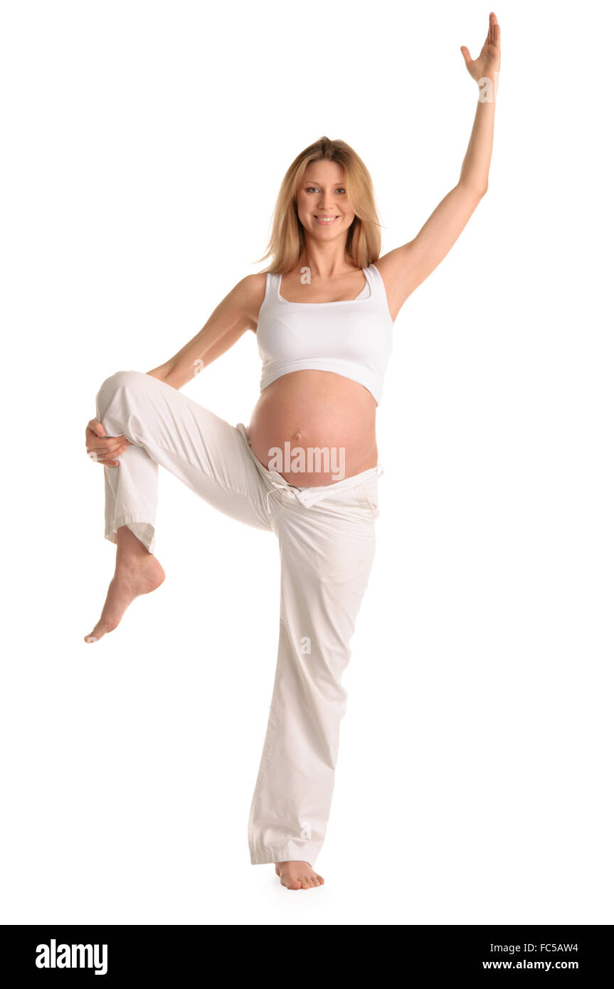 Donna incinta permanente e la pratica dello yoga Foto Stock