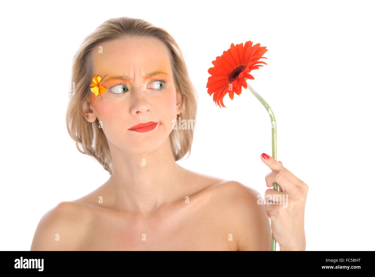 Sorpreso giovane donna con fiore Foto Stock