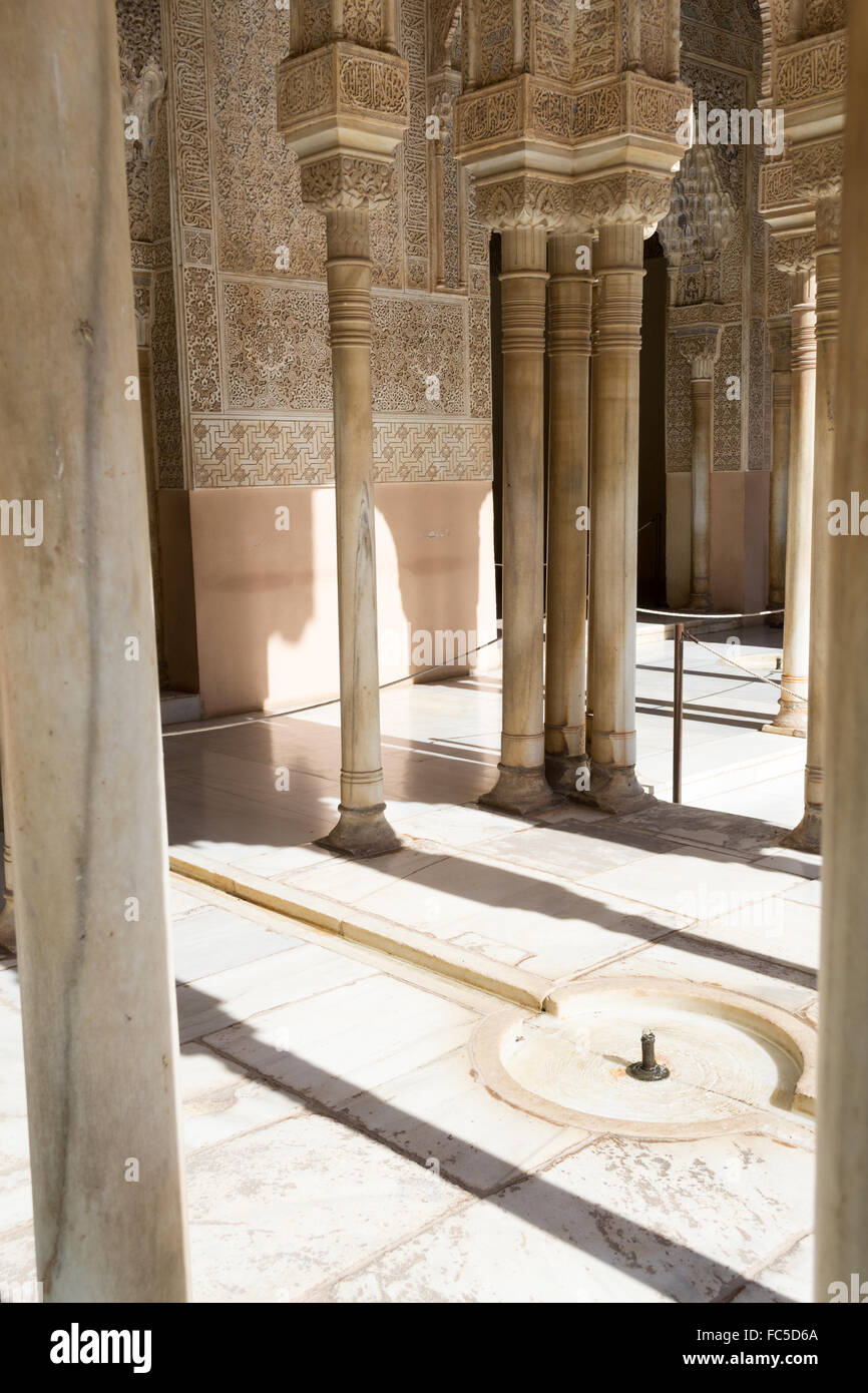 Piccola fontana in Alhambra Foto Stock