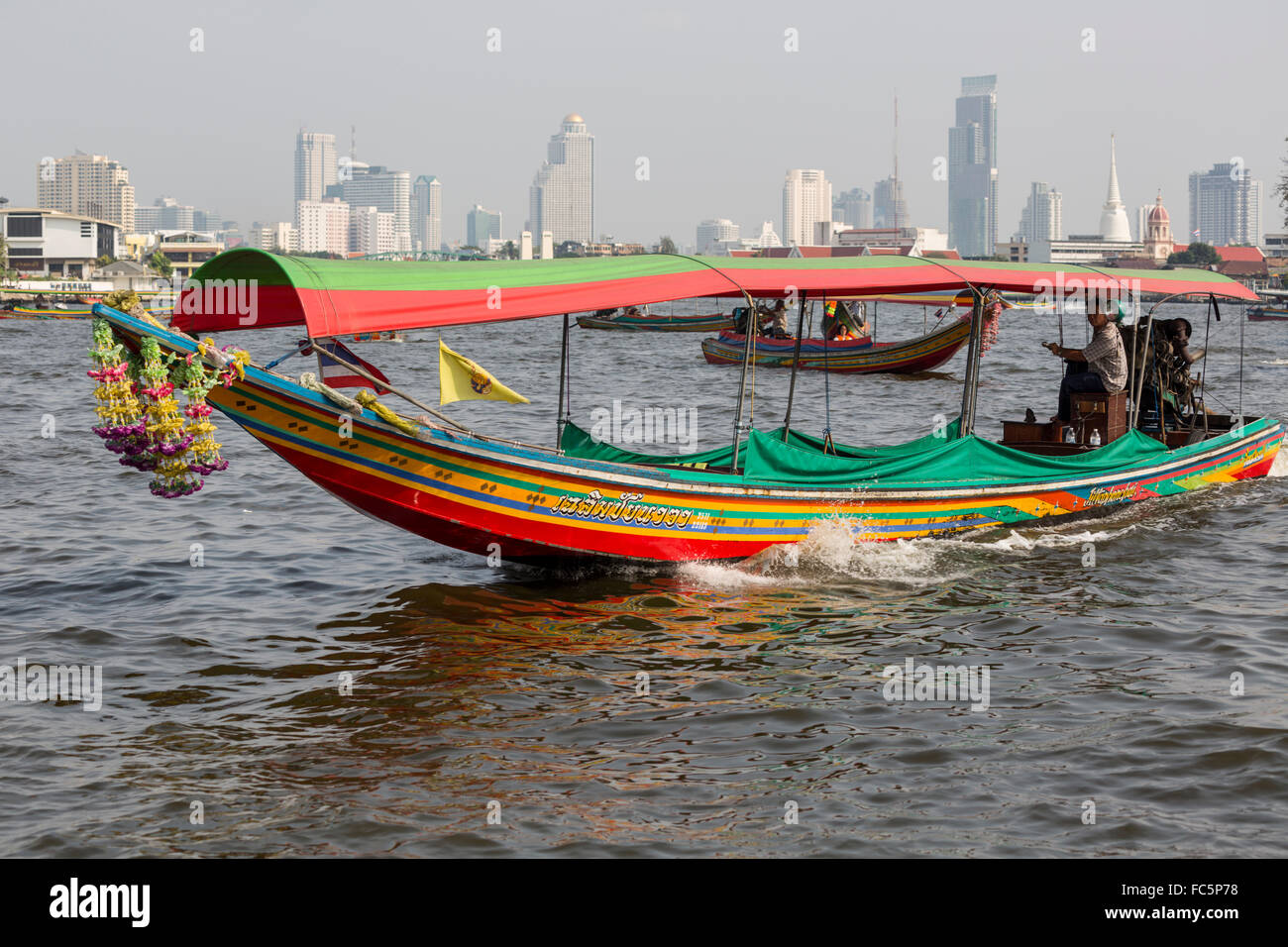 Barca long-tail sul Fiume Chao Phraya, Bangkok, Thailandia, Asia Foto Stock