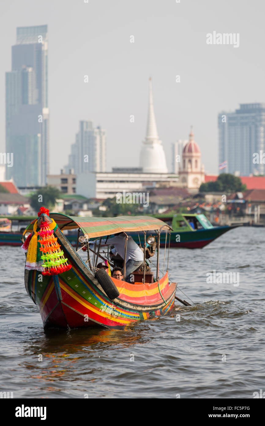 Barca long-tail sul Fiume Chao Phraya, Bangkok, Thailandia, Asia Foto Stock