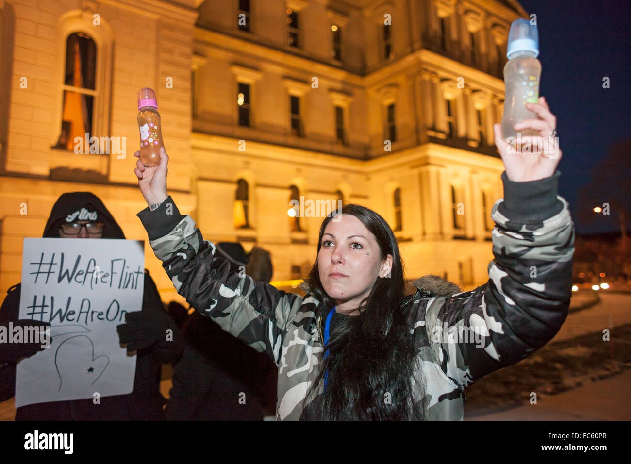 Lansing, Michigan - Manodopera e attivisti della comunità chiamata per il Governatore Rick Snyder a dimettersi su Pietra Focaia di contaminazione di acqua crisi. Foto Stock