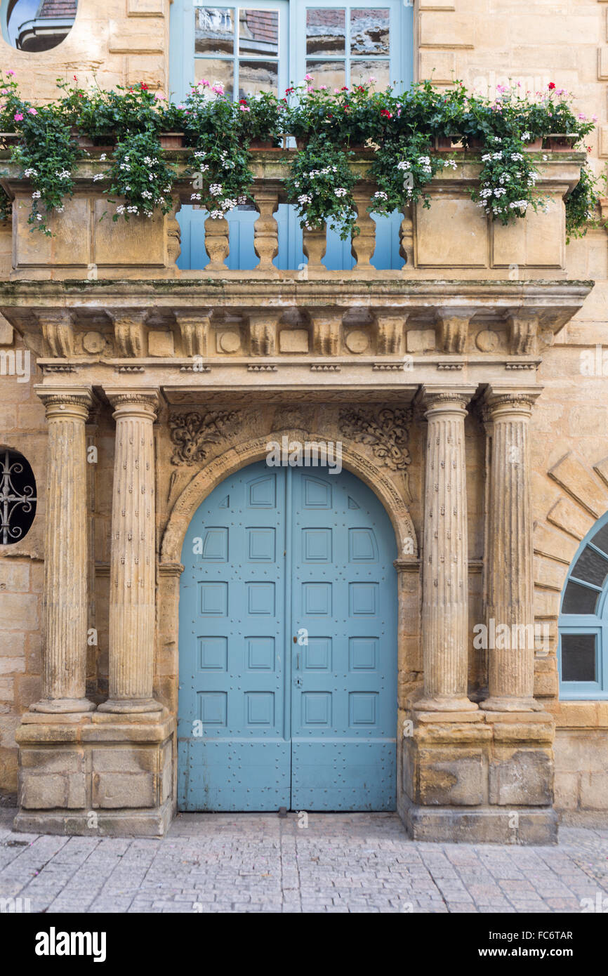 Classic porta e finestra, Sarlat-la-Caneda, Dordogne, Francia Foto Stock